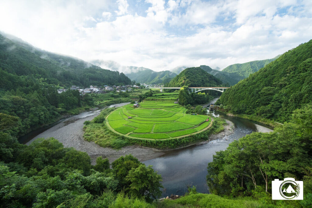 川の真ん中に広がる田園風景