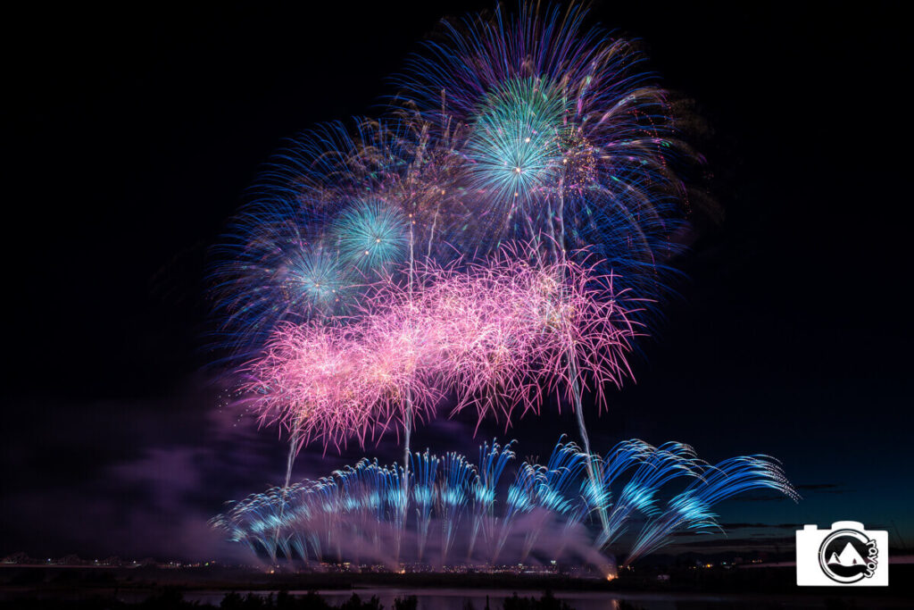 美しくて迫力のある大きな花火