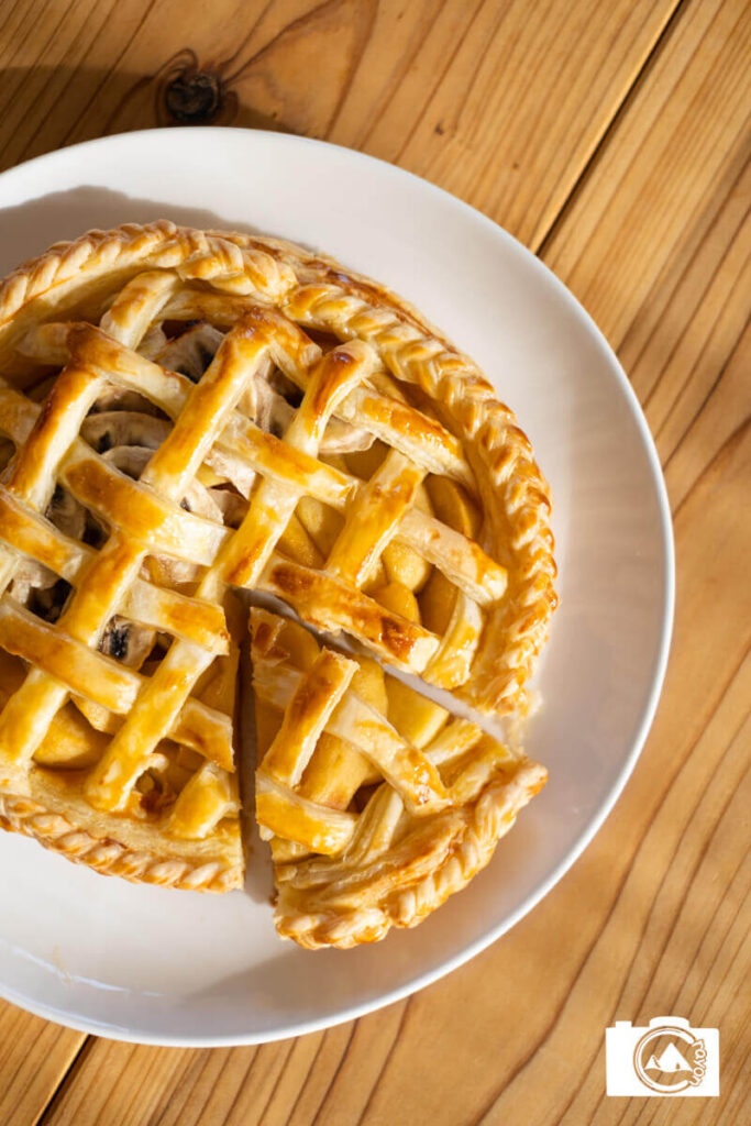 テーブル上のアップルパイ