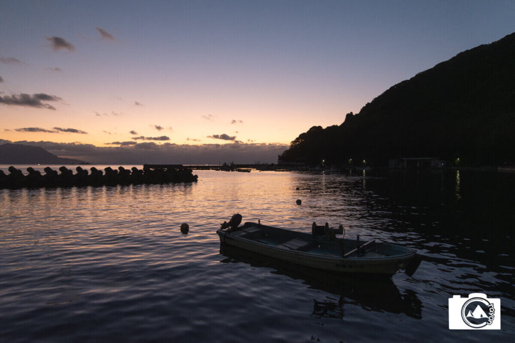 陽が沈んだ直後の漁港