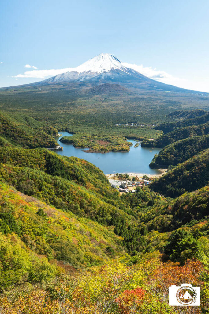 紅葉が美しい精進峠の風景
