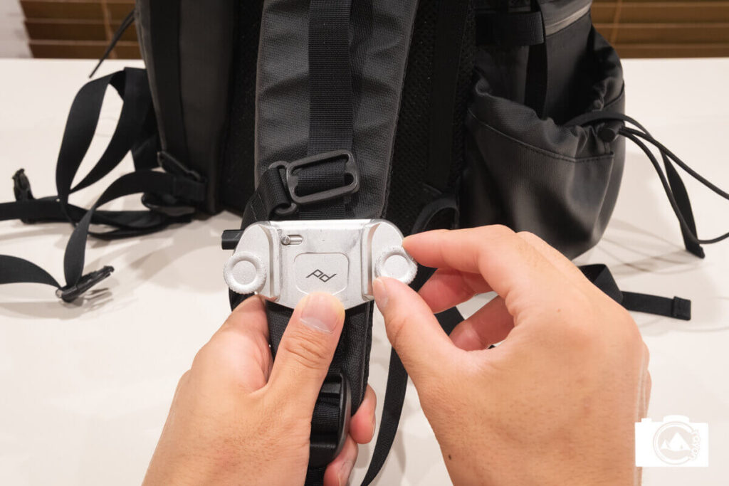 キャプチャーのボルトを締めるシーン
