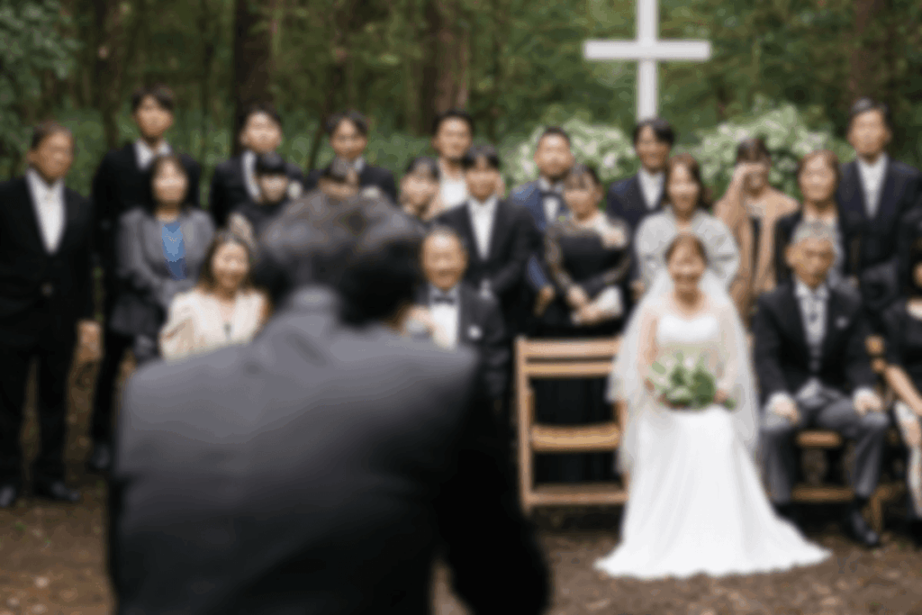 カメラを構えて集合写真を撮影する僕