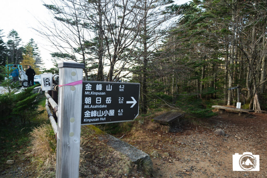 大弛峠の登山口に立つ標識